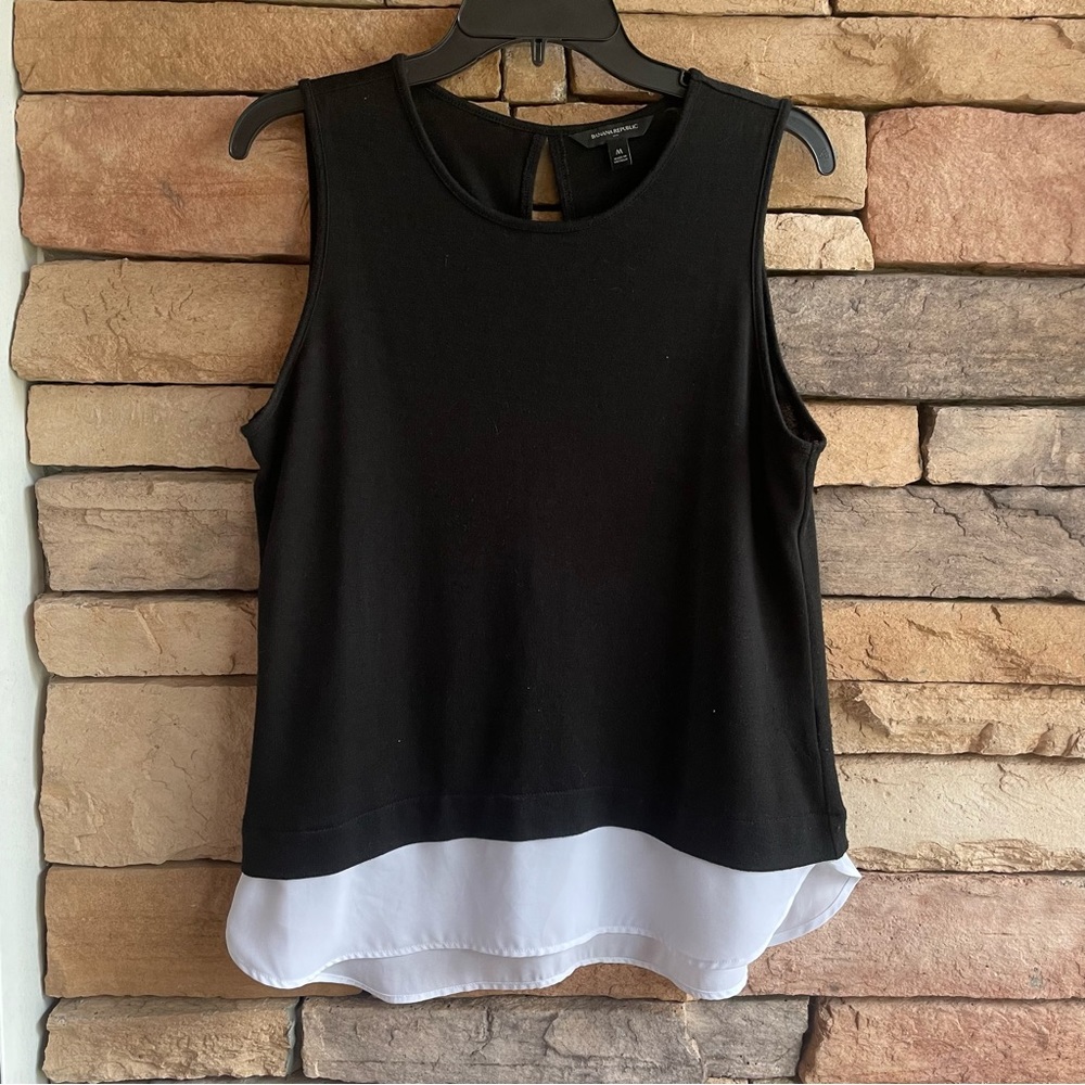 Banana Republic black white sleeveless knit top EUC Medium